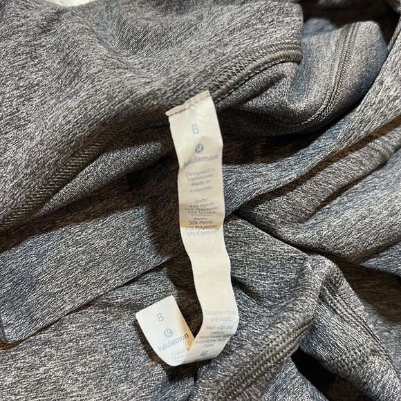 🧘♀️ Lululemon Cropped Gray Leggings - Size 8 - Perfect Condition - Picture 4 of 5